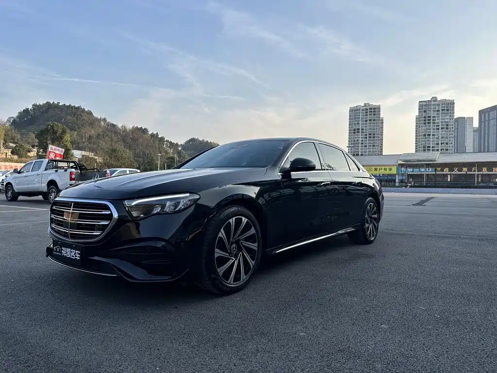 Mercedes-Benz E-Class 2025 — фото 1