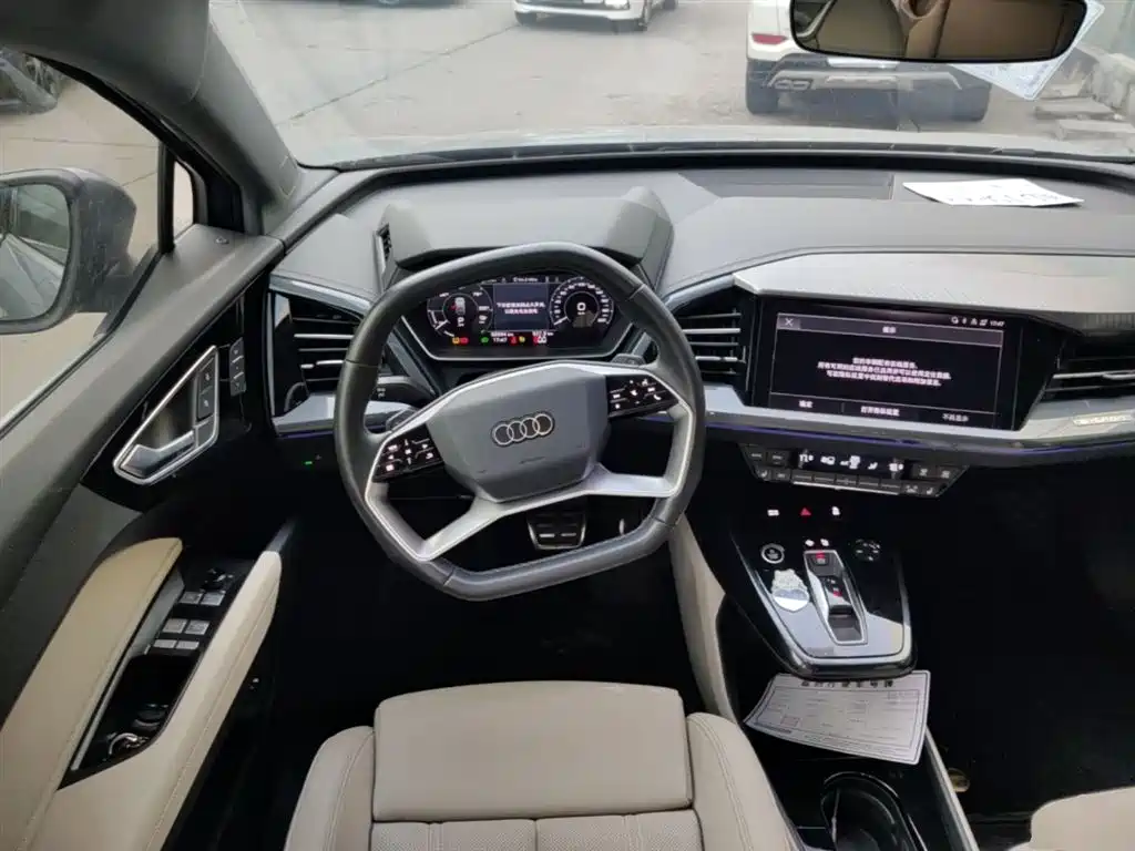 Audi Q4 e-tron 2023 — фото 11