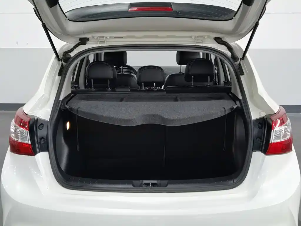 Nissan Tiida 2019 — фото 16