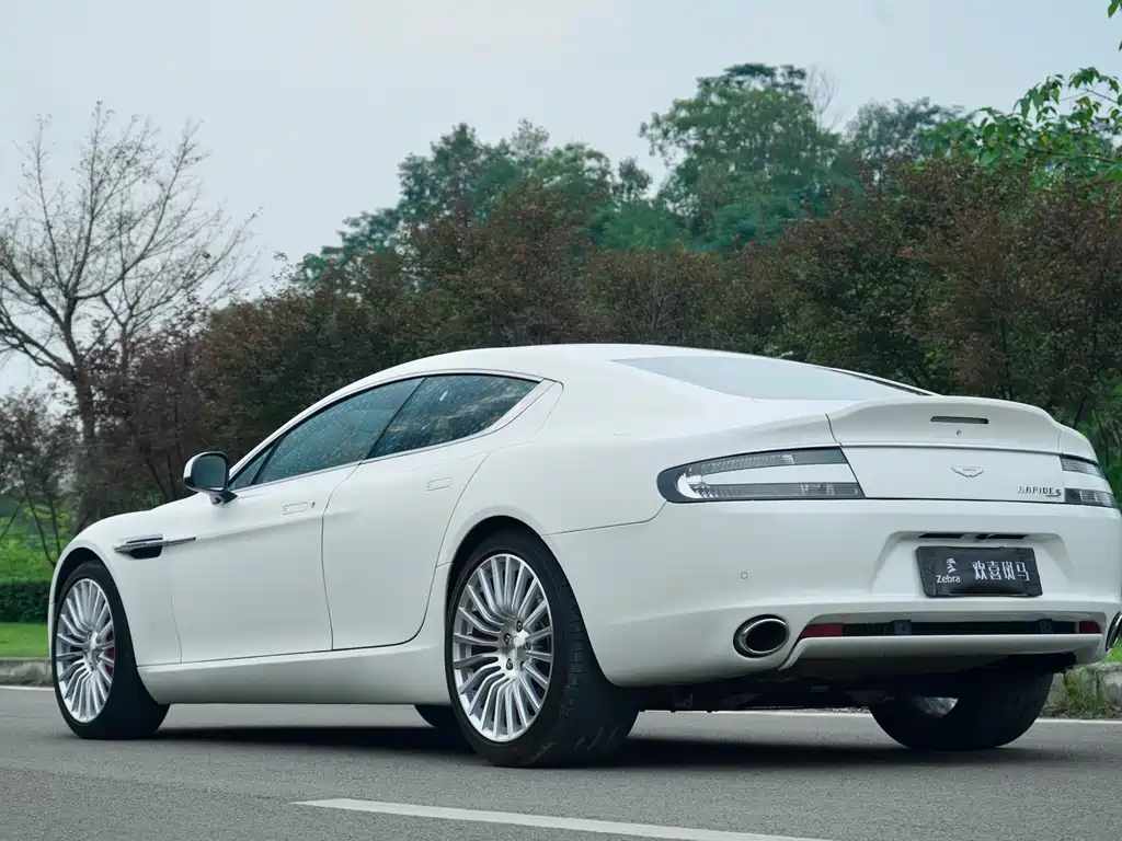 Aston Martin Rapide 2016 — фото 4