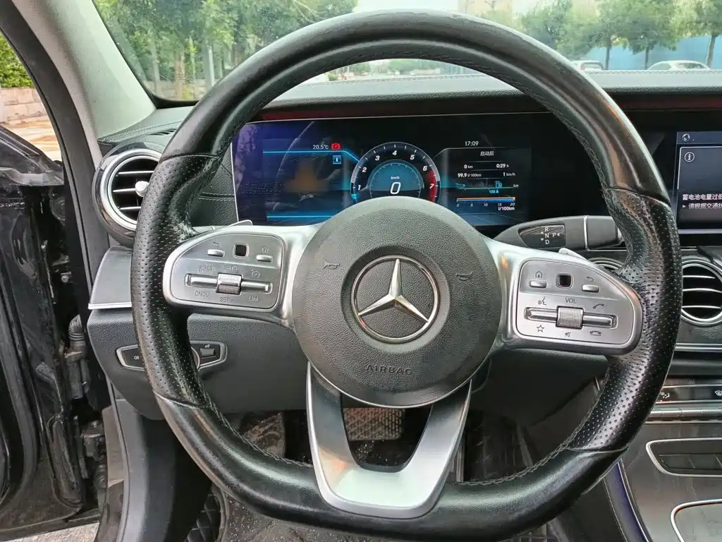 Mercedes-Benz E-Class 2019 — фото 16