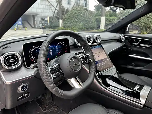 Mercedes-Benz C-Class 2025