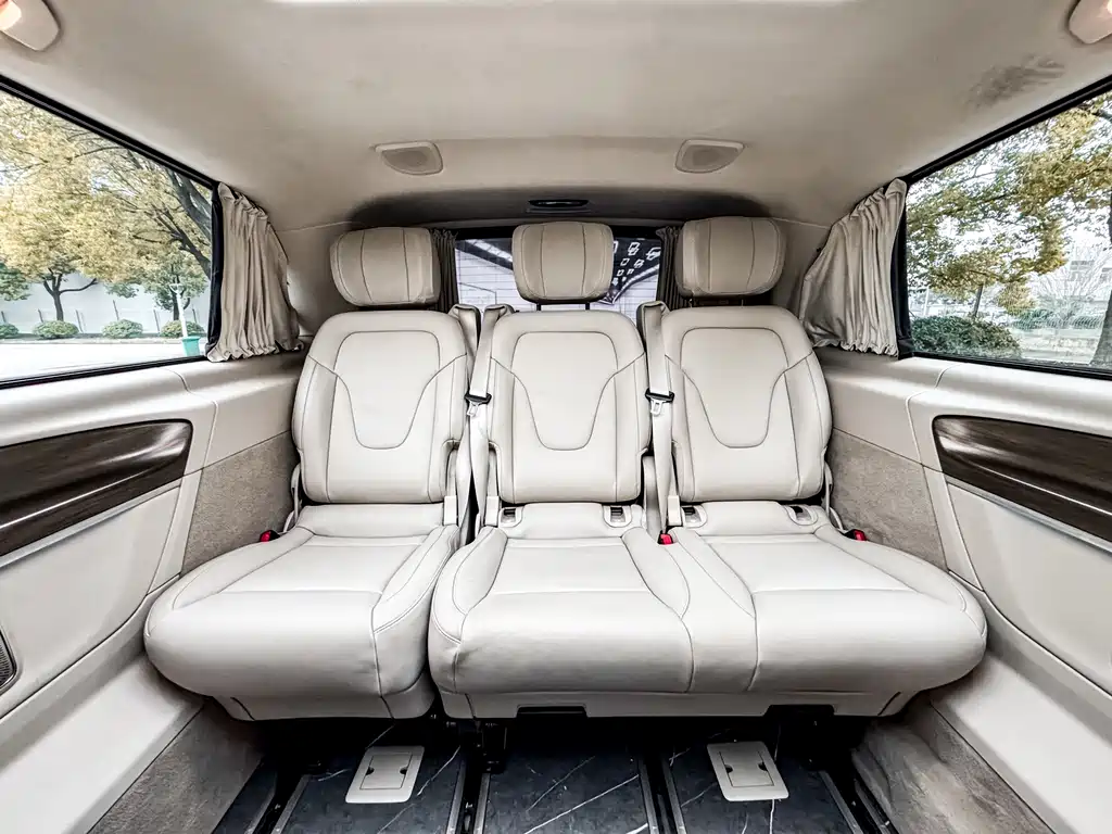 Mercedes-Benz V-Class 2023 — фото 22