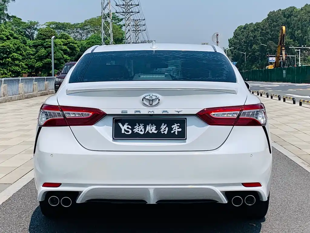 Toyota Camry 2022 — фото 4