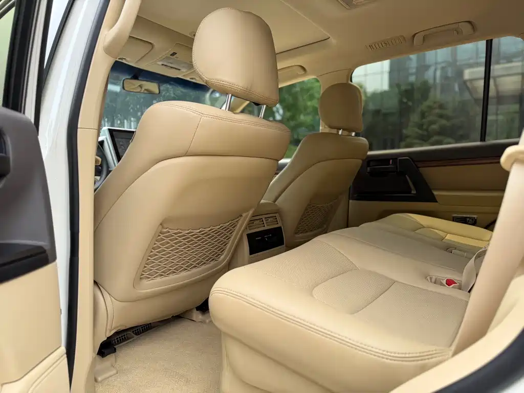 Toyota Land Cruiser 2017 — фото 9