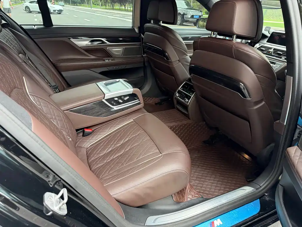 BMW 7 Series 2021 — фото 12