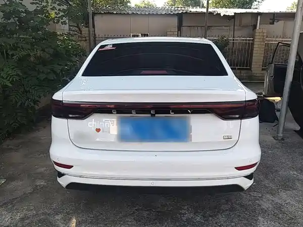 Geely Emgrand 2022