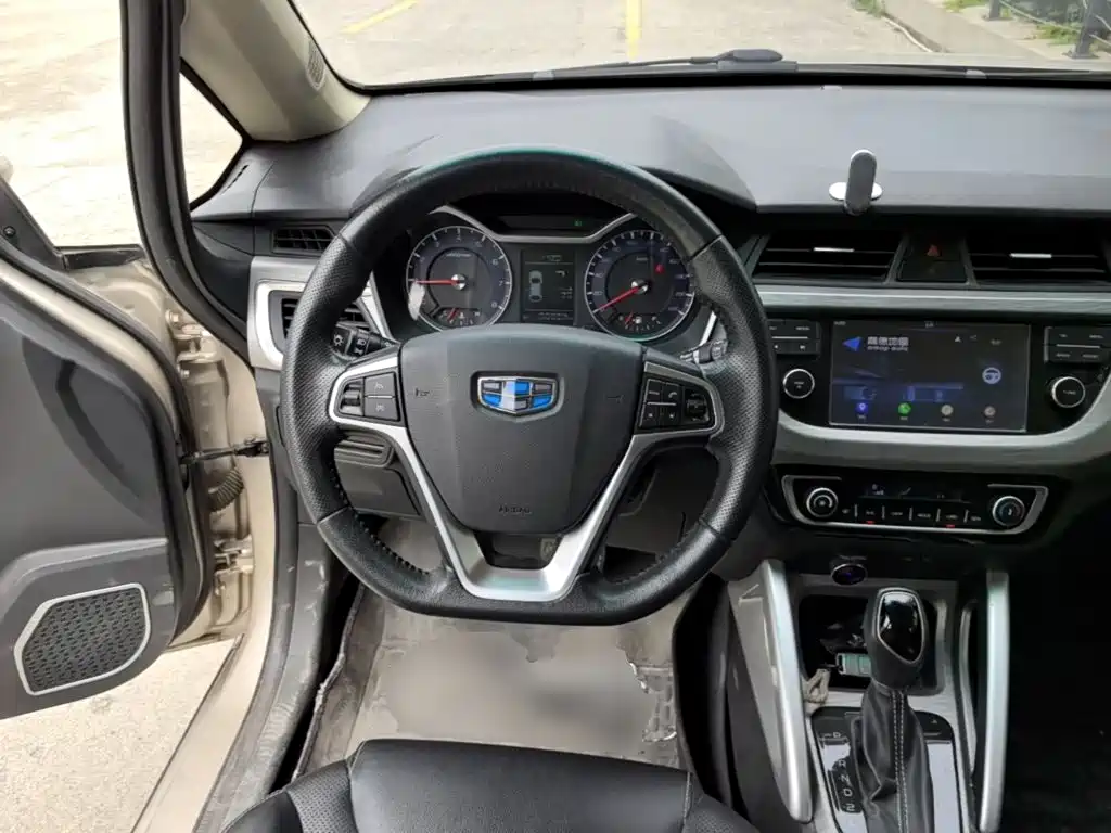 Geely Vision X3 2018 — фото 11