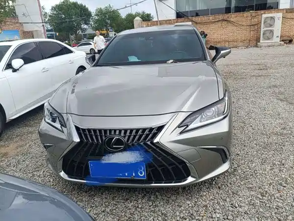 Lexus ES 2022