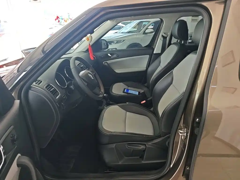 Skoda Yeti 2018 — фото 15