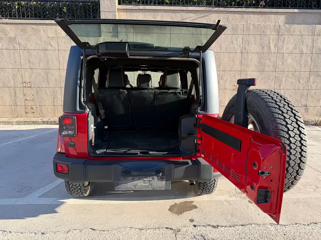 Jeep Wrangler 2014 — фото 11