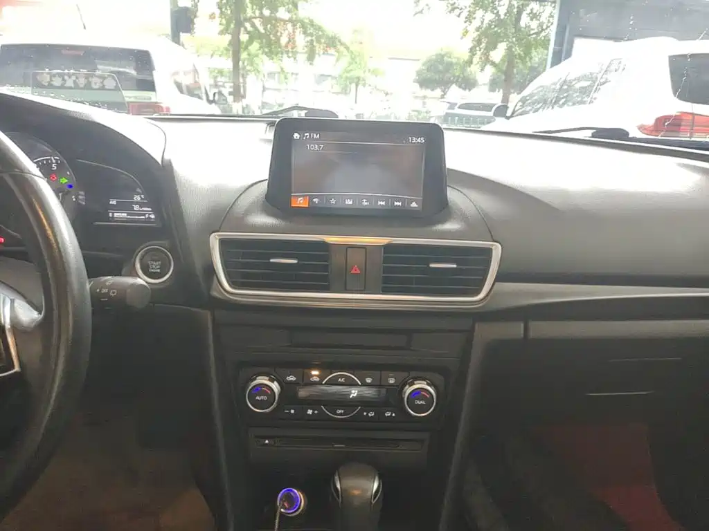Mazda 3 Axela 2019 — фото 13