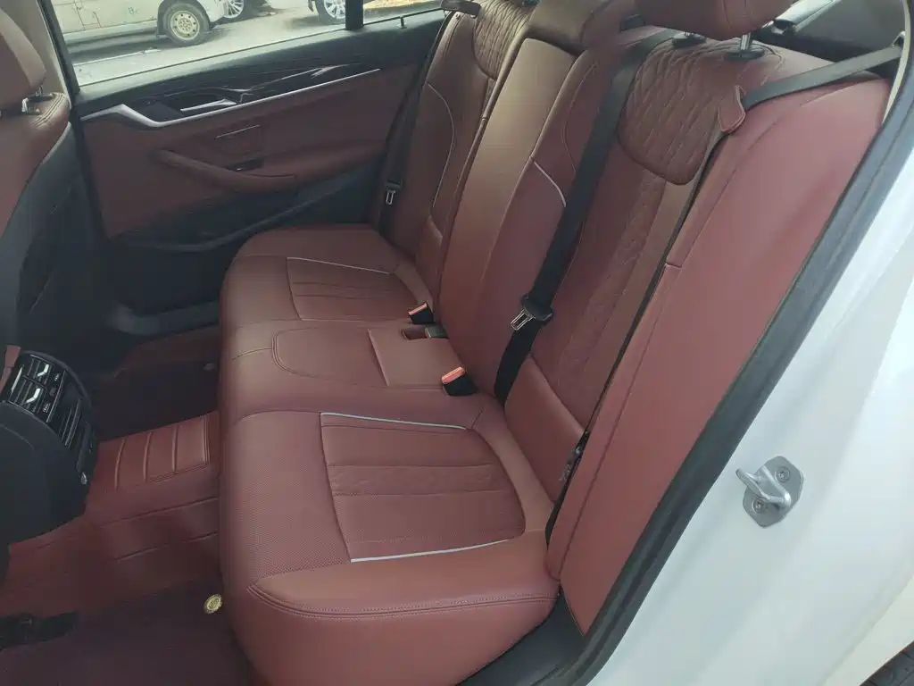 BMW 5 Series 2021 — фото 13