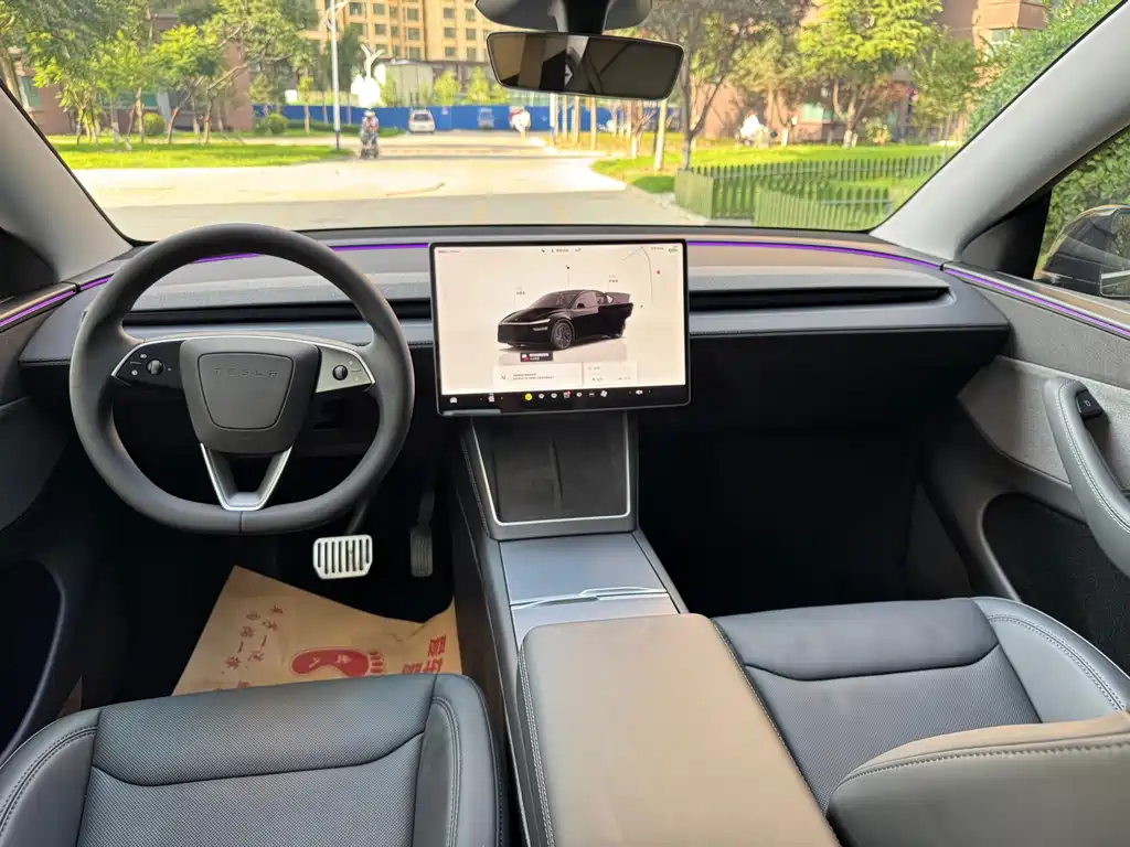 Tesla Model Y 2025