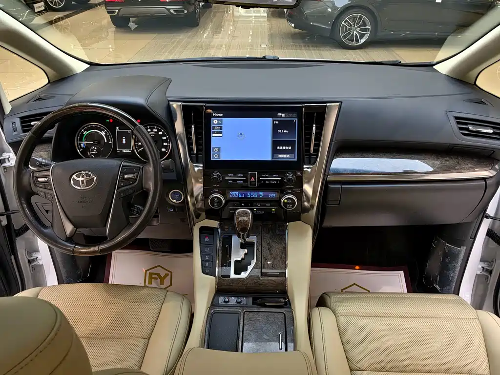 Toyota Alphard 2020 — фото 12