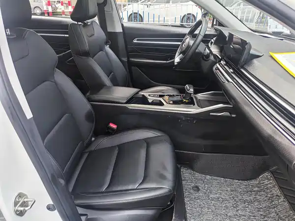 Geely Emgrand 2022