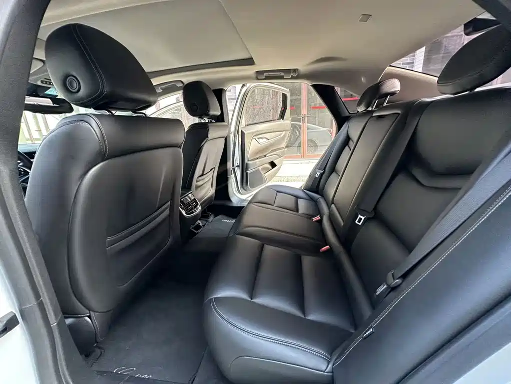 Cadillac XTS 2018 — фото 10
