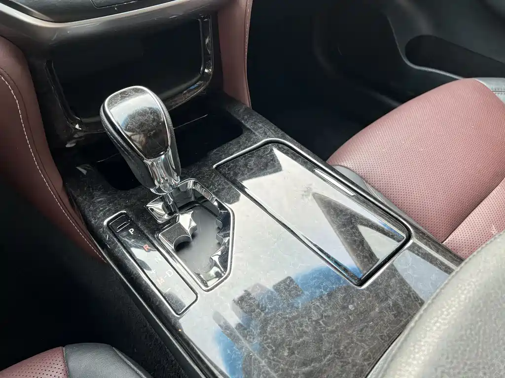 Toyota Crown 2018 — фото 13