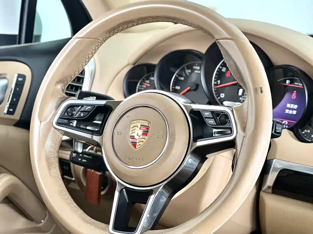 Porsche Cayenne 2015 — фото 11