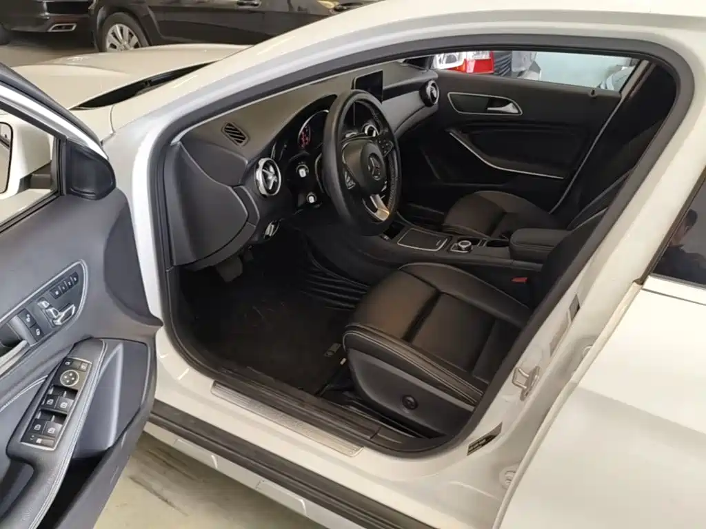 Mercedes-Benz GLA 2018 — фото 16