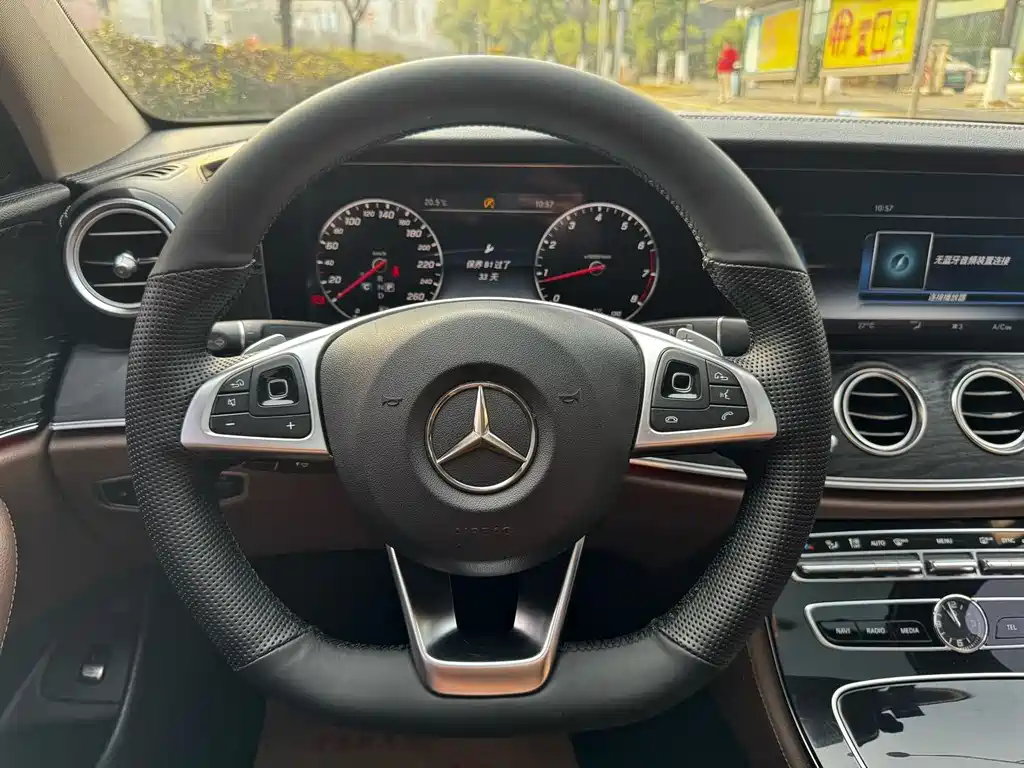 Mercedes-Benz E-Class 2016 — фото 17
