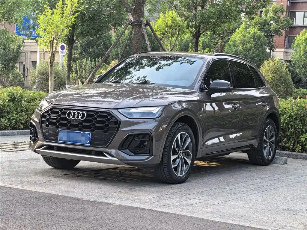 Audi Q5L 2023 — фото 1