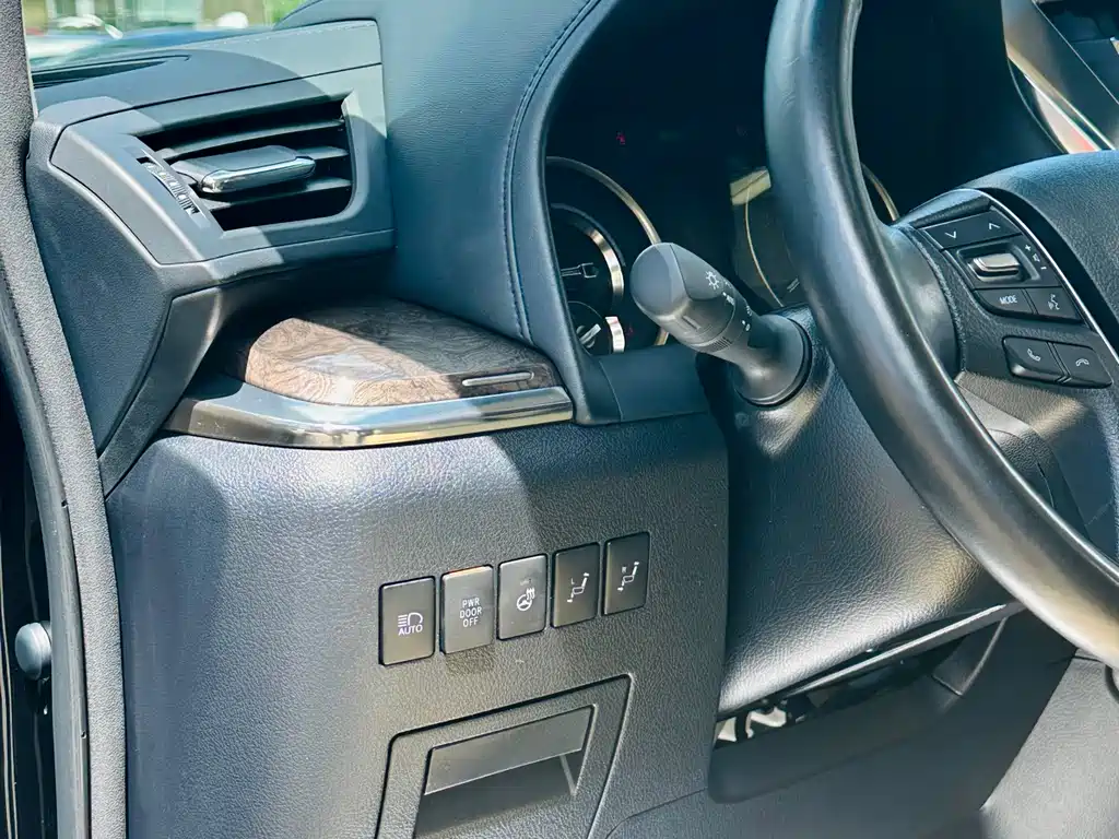 Toyota Alphard 2020 — фото 11