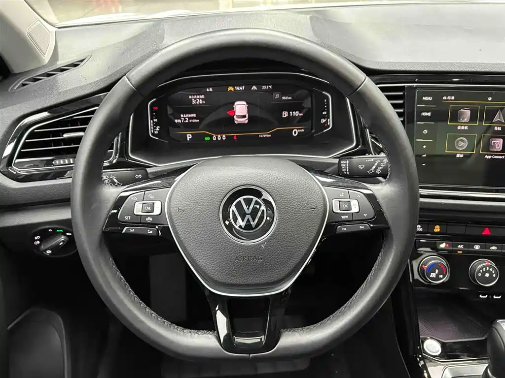 Volkswagen T-Roc 2023 — фото 3
