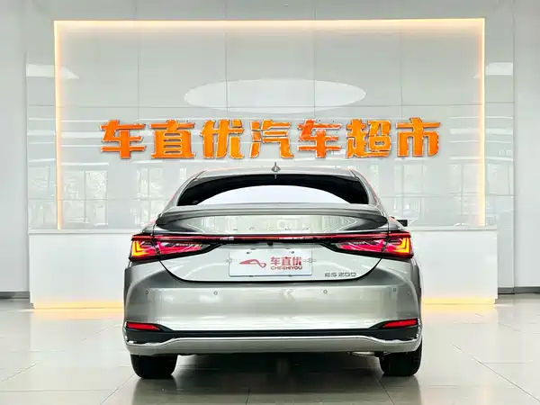 Lexus ES 2025