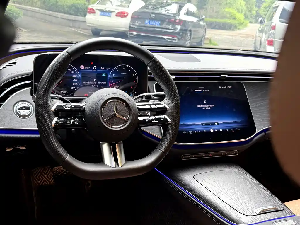 Mercedes-Benz E-Class 2025 — фото 11