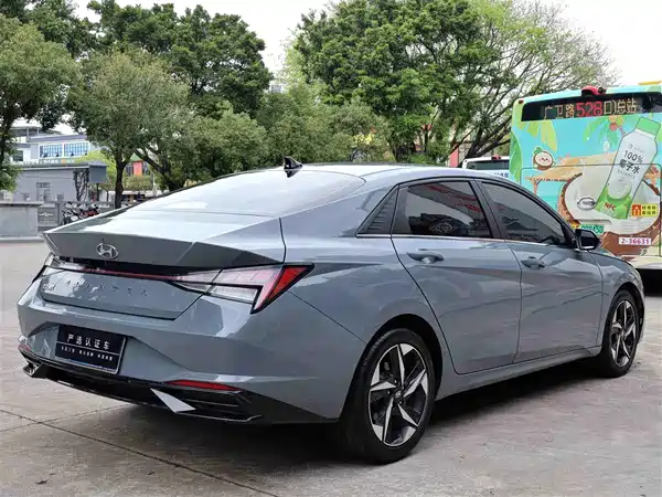 Hyundai Elantra 2021