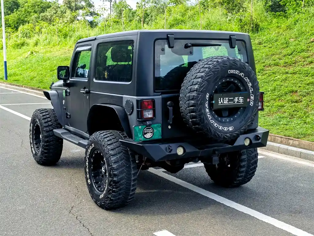 Jeep Wrangler 2011 — фото 5