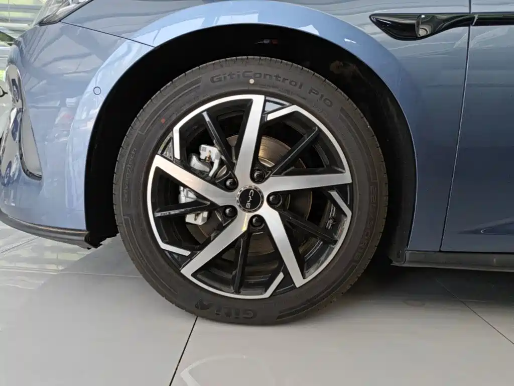 BYD Seal 07 DM-i 2026 — фото 23