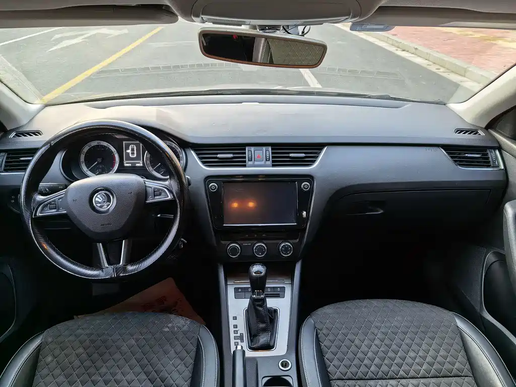 Skoda Octavia 2017 — фото 8