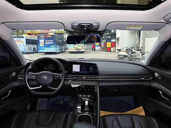 Hyundai Elantra 2021