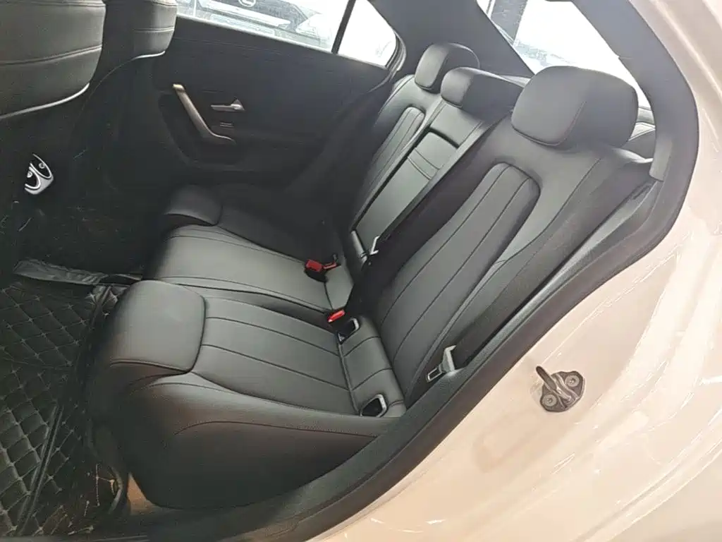 Mercedes-Benz A-Class 2019 — фото 17