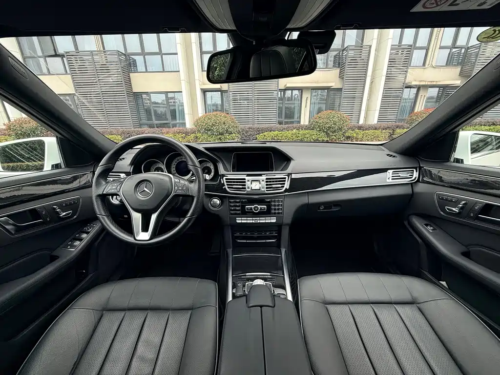 Mercedes-Benz E-Class 2015 — фото 25
