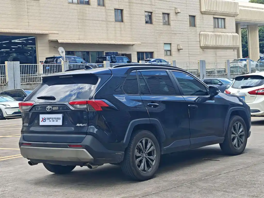 Toyota RAV4 2024 — фото 14