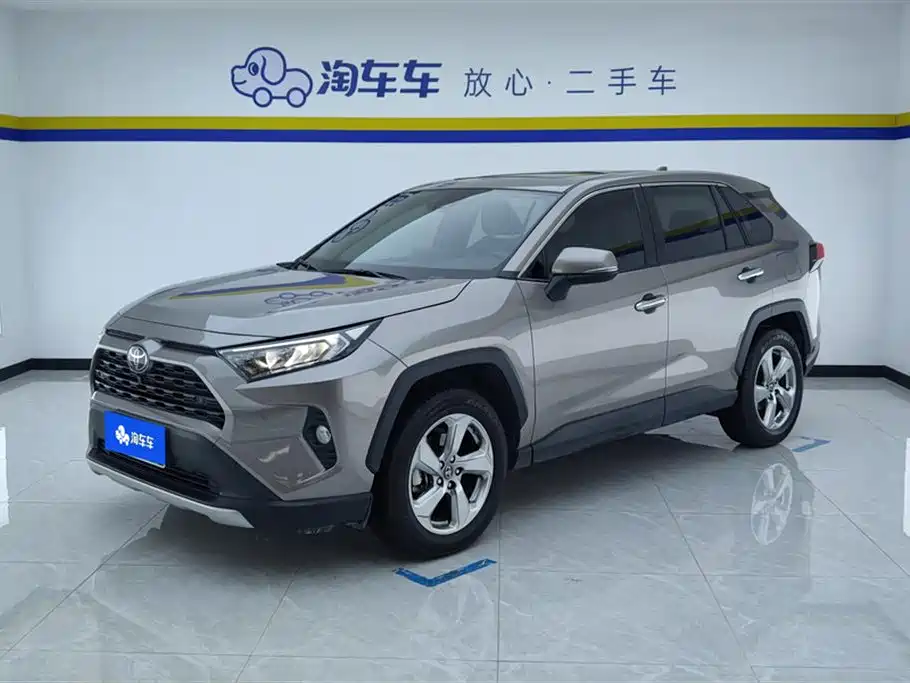 Toyota RAV4 2023 — фото 1
