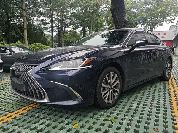 Lexus ES 2022