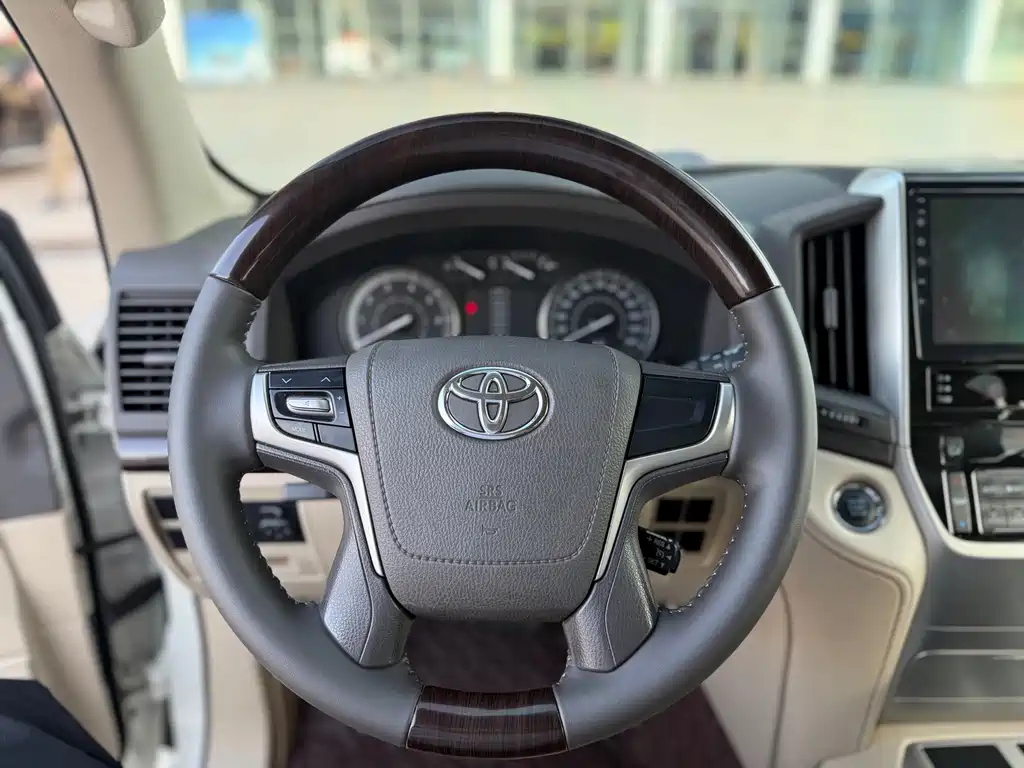 Toyota Land Cruiser 2019 — фото 7