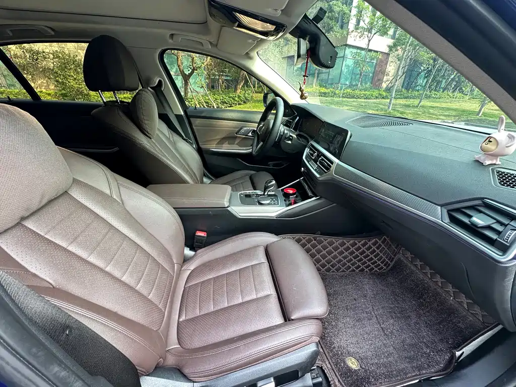 BMW 3 Series 2019 — фото 11