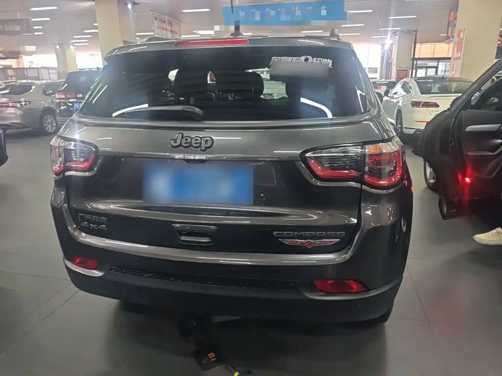Jeep Compass 2017 — фото 6