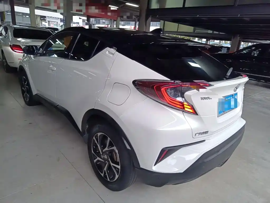 Toyota C-HR 2018 — фото 5