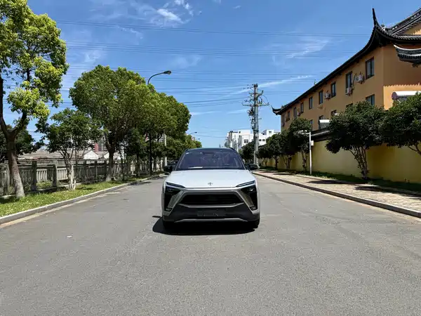 NIO ES8 2020
