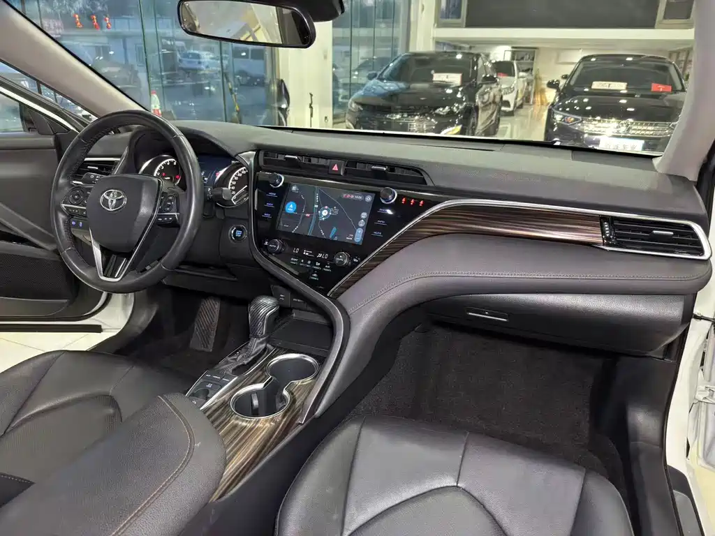 Toyota Camry 2021 — фото 11