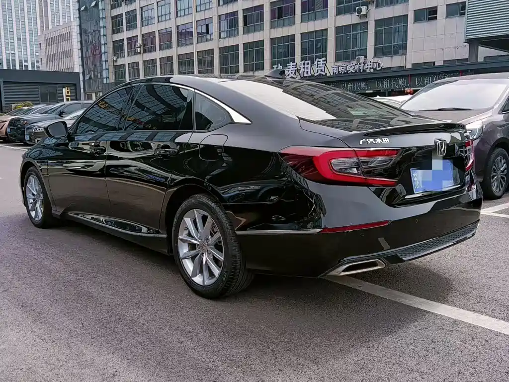 Honda Accord 2022 — фото 9