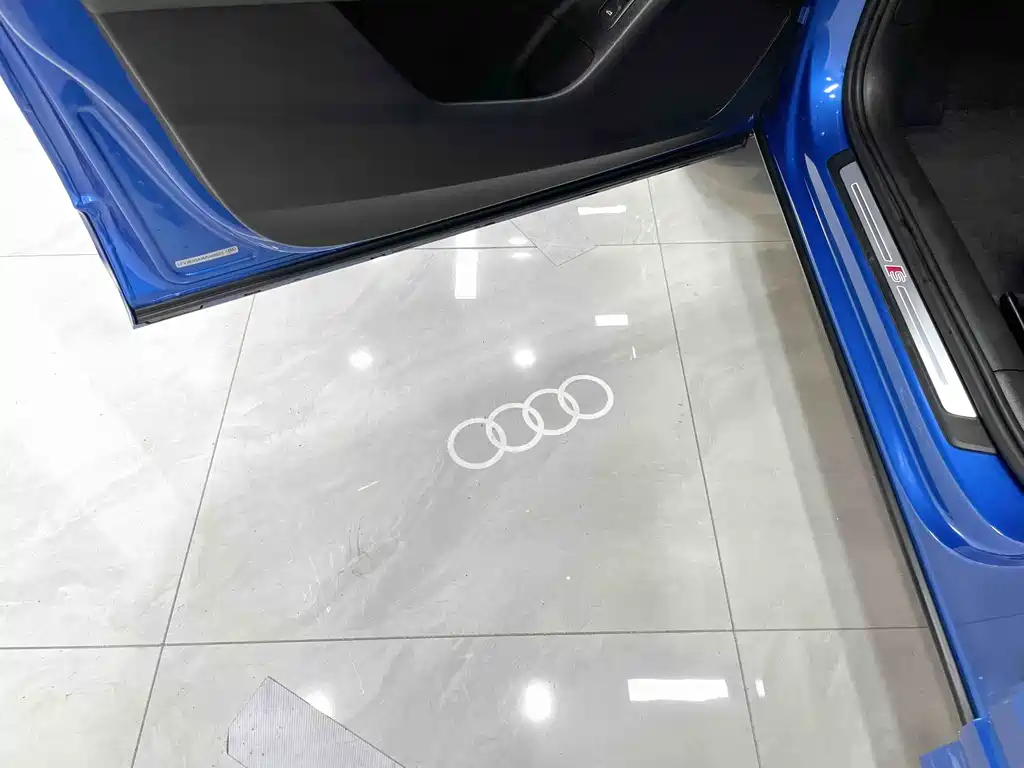 Audi Q2L 2022 — фото 14