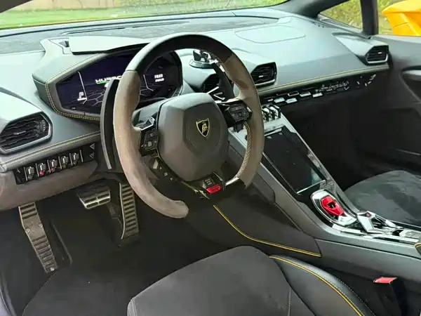 Lamborghini Huracan 2021