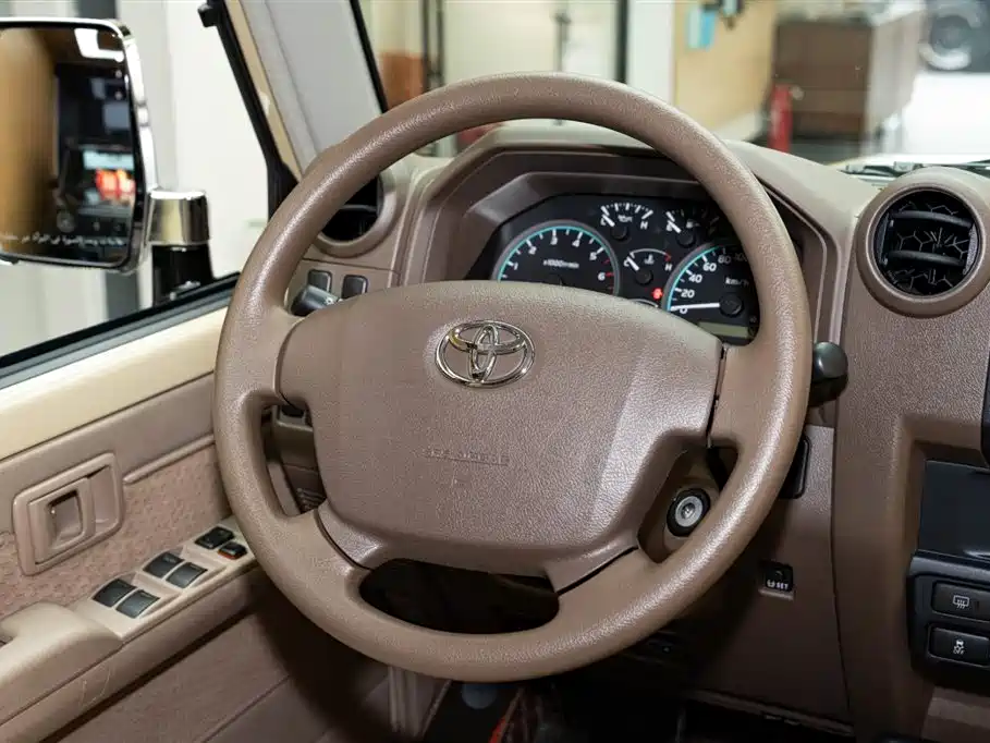 Toyota Land Cruiser 2020 — фото 12